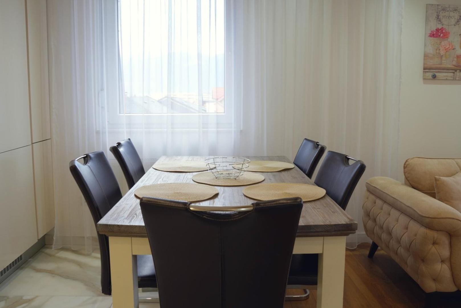 Triple A Apartment *